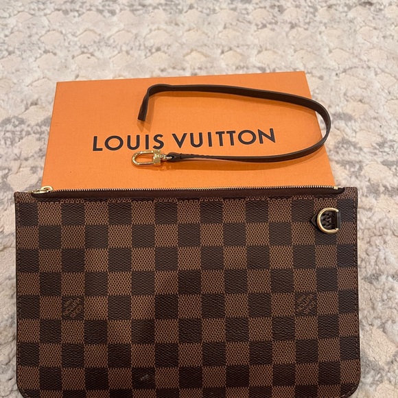 Louis Vuitton Neverful pouch - Picture 1 of 14